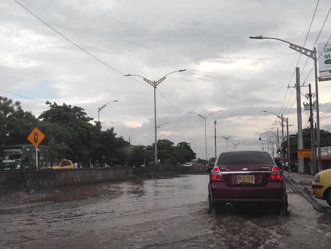 El mal estado de la carretera afecta el paso de los vehículos en la zona. Foto: W Radio.
