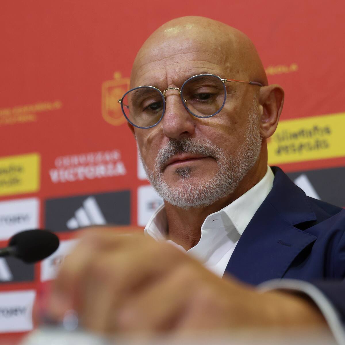 Técnico de España pidió “perdón” por aplaudir a Luis Rubiales en su discurso