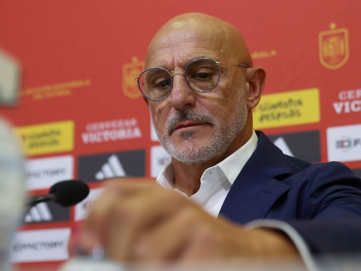 Técnico de España pidió “perdón” por aplaudir a Luis Rubiales en su discurso