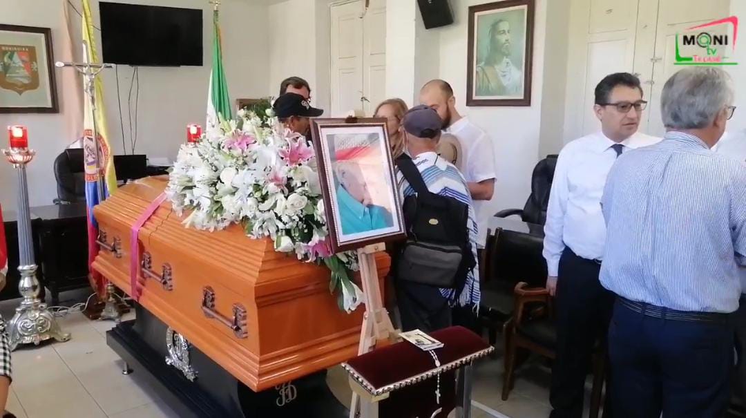 En Cámara Ardiente en el Concejo Municipal de Moniquirá estuvo el cuerpo del empresario boyacense Henry Cubides Olarte / Foto: Suministrada