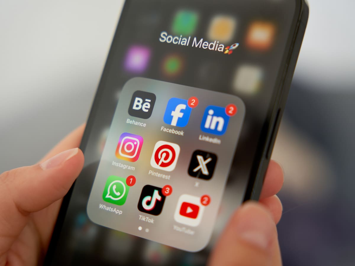 SIC investiga a Apple por prohibir instalar otras tiendas diferentes a App Store en sus dispositivos