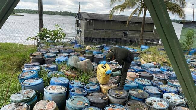 El hidrocarburo hallado por las autoridades aduaneras no contaba con la documentación que acreditara su ingreso legal al territorio nacional. Foto: Policía Nacional