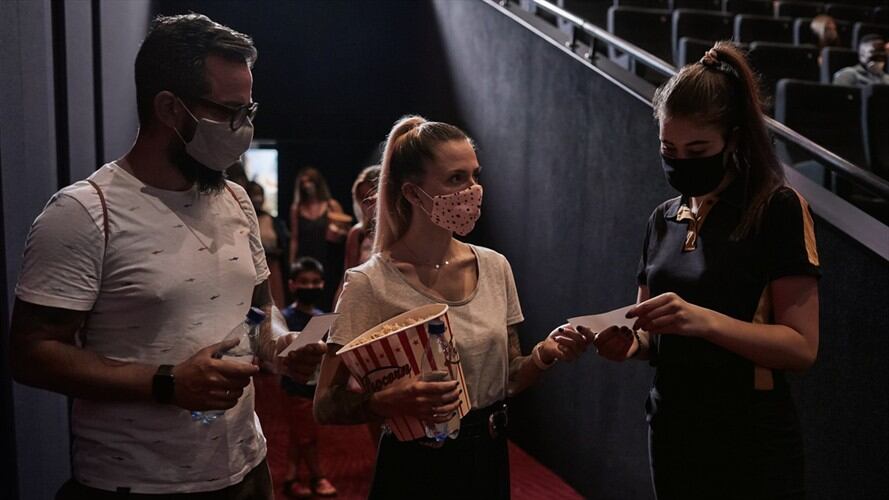 Así es volver al cine en medio de la pandemia. Foto: Getty Images