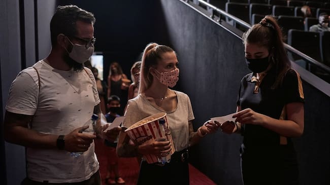Así es volver al cine en medio de la pandemia. Foto: Getty Images