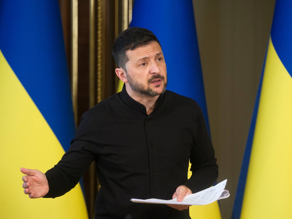 Zelenski mostró su molestia por el bajo perfil político de la delegación rusa: “parece una farsa”