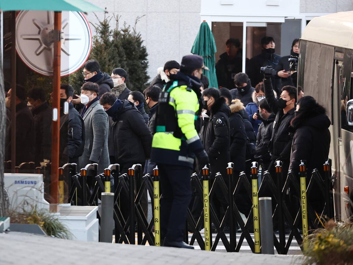 Las autoridades cancelaron el arresto del presidente surcoreano tras la obstrucción de sus escoltas