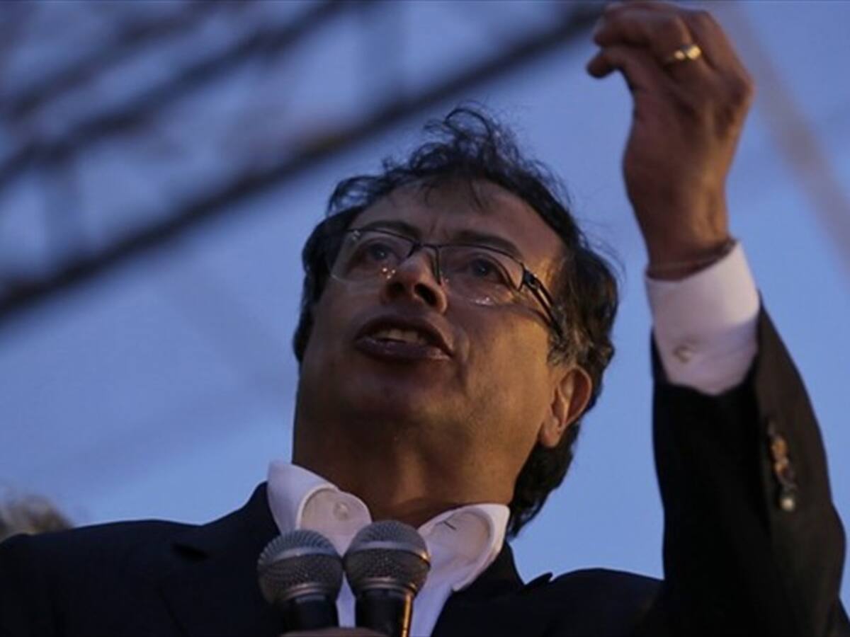 Petro niega responsabilidad en irregularidades tras contrato de motos eléctricas