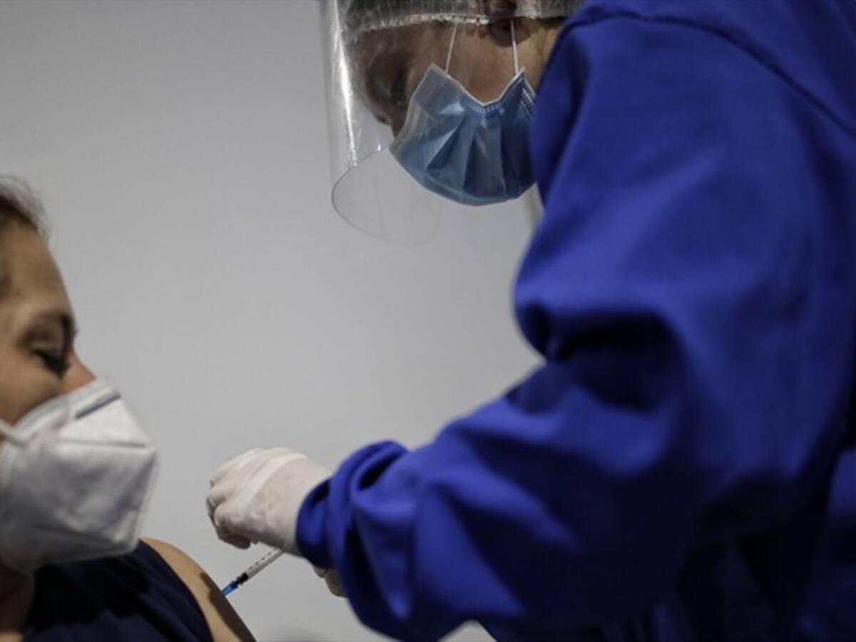 Autorizan vacunación con Pfizer en madres gestantes y lactantes