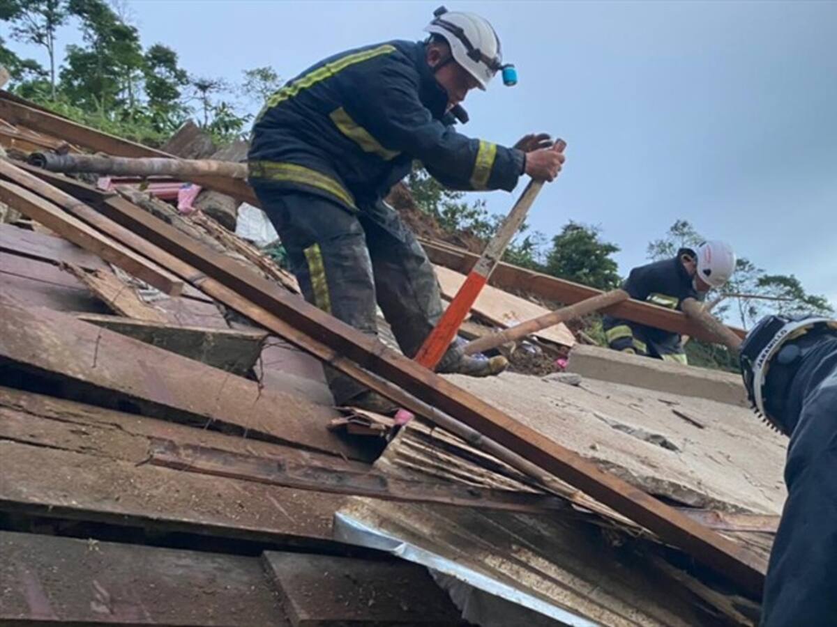 Dos personas desaparecidas tras un deslizamiento de tierra registrado en Aranzazu