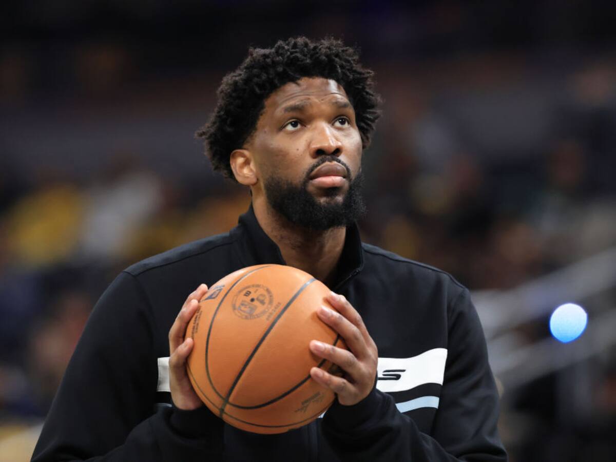 NBA suspendió a Joel Embiid durante tres partidos por empujar a un periodista