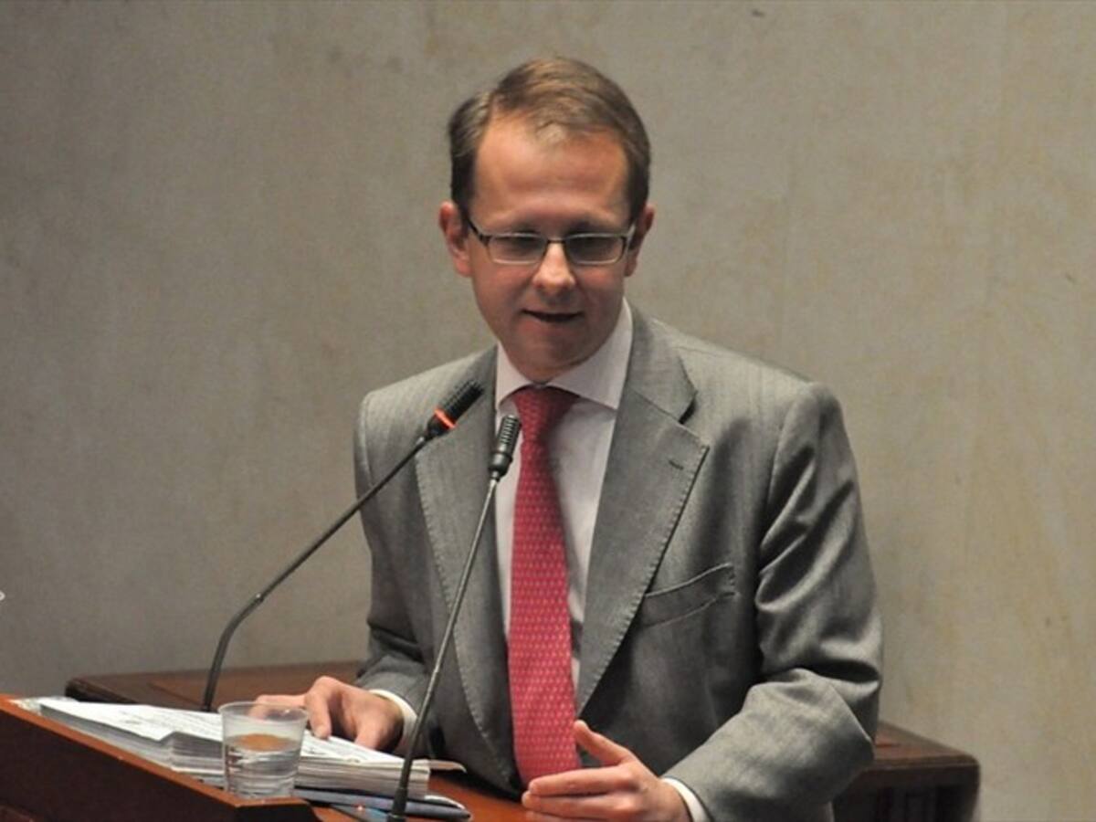 Autoridad americana confirmó presión de Santos para extraditar a Arias: Uribe