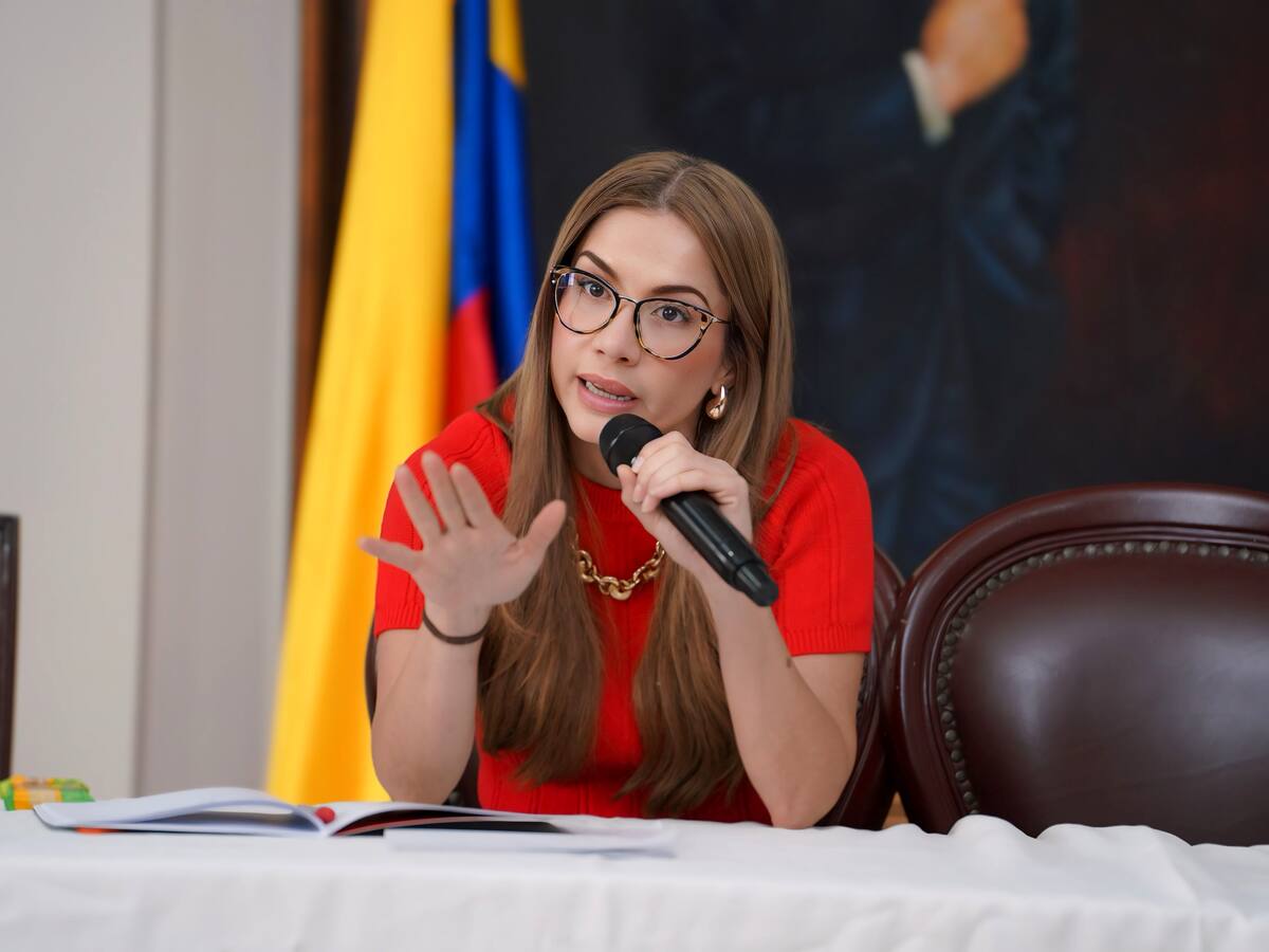 Al Oído | “No hay expertos que apoyen el engendro de reforma a la salud “: Juvinao