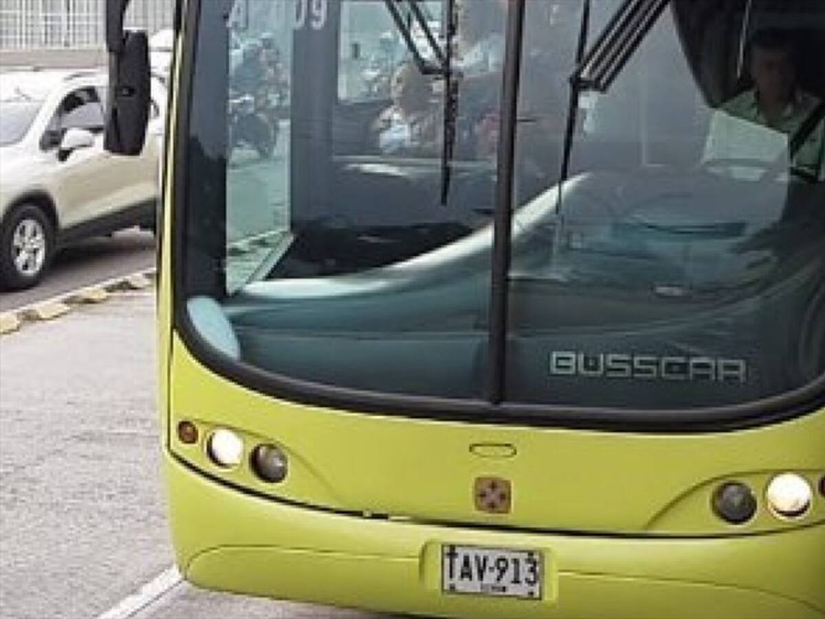 Comenzó el reemplazo de rutas de Metrolínea tras falta de póliza de operador