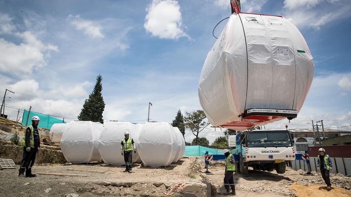 Llegaron a Bogotá las primeras cabinas del TransMiCable de San Cristóbal