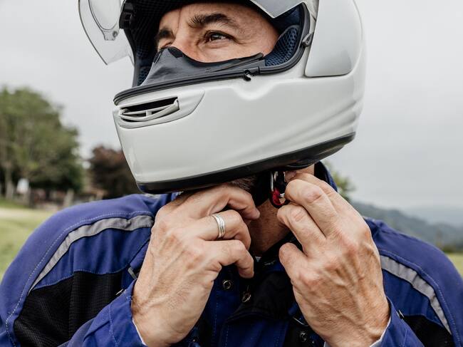 Casco de moto imagen de referencia. Foto: Getty Images.