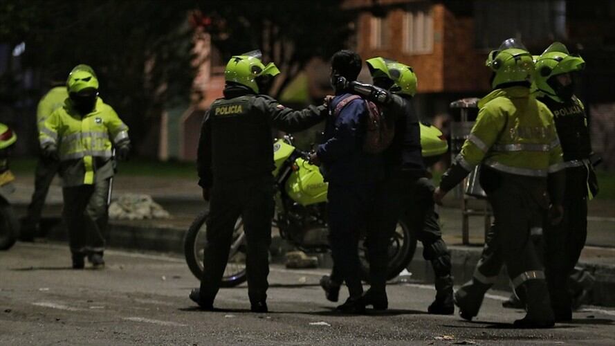 Dos policías han sido identificados como presuntos responsables de hechos concretos en el marco de procesos que están avanzando con prioridad. Foto: Colprensa / ÁLVARO TAVERA
