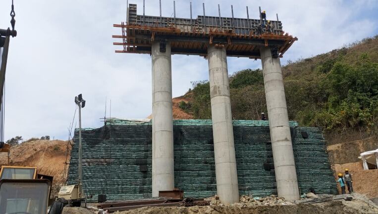 Las obras de la vía definitiva de 2,2 kilómetros de extensión cuenta con un avance del 75%. Crédito: Invías.