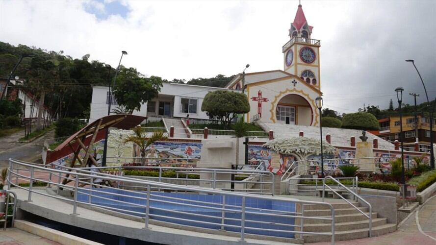 Calderón estaba inhabilitado, pues su esposa, Ángela Paola Holguín Bernal, era la Registradora del municipio tres meses antes de su elección.. Foto: Gobernación de Boyacá