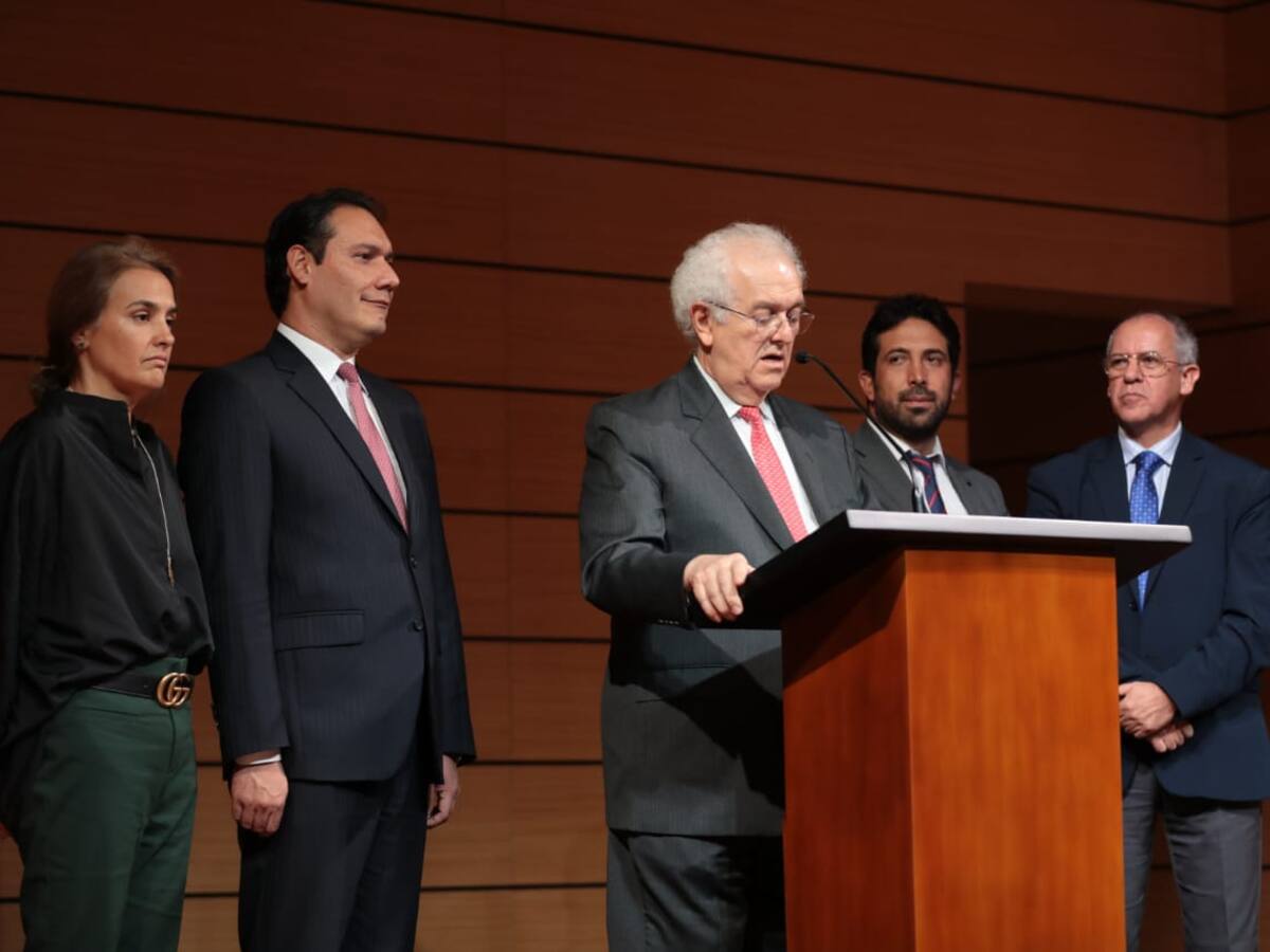 Gremios económicos lamentan salida de Ocampo del Gobierno pero ofrecen apoyo a Bonilla