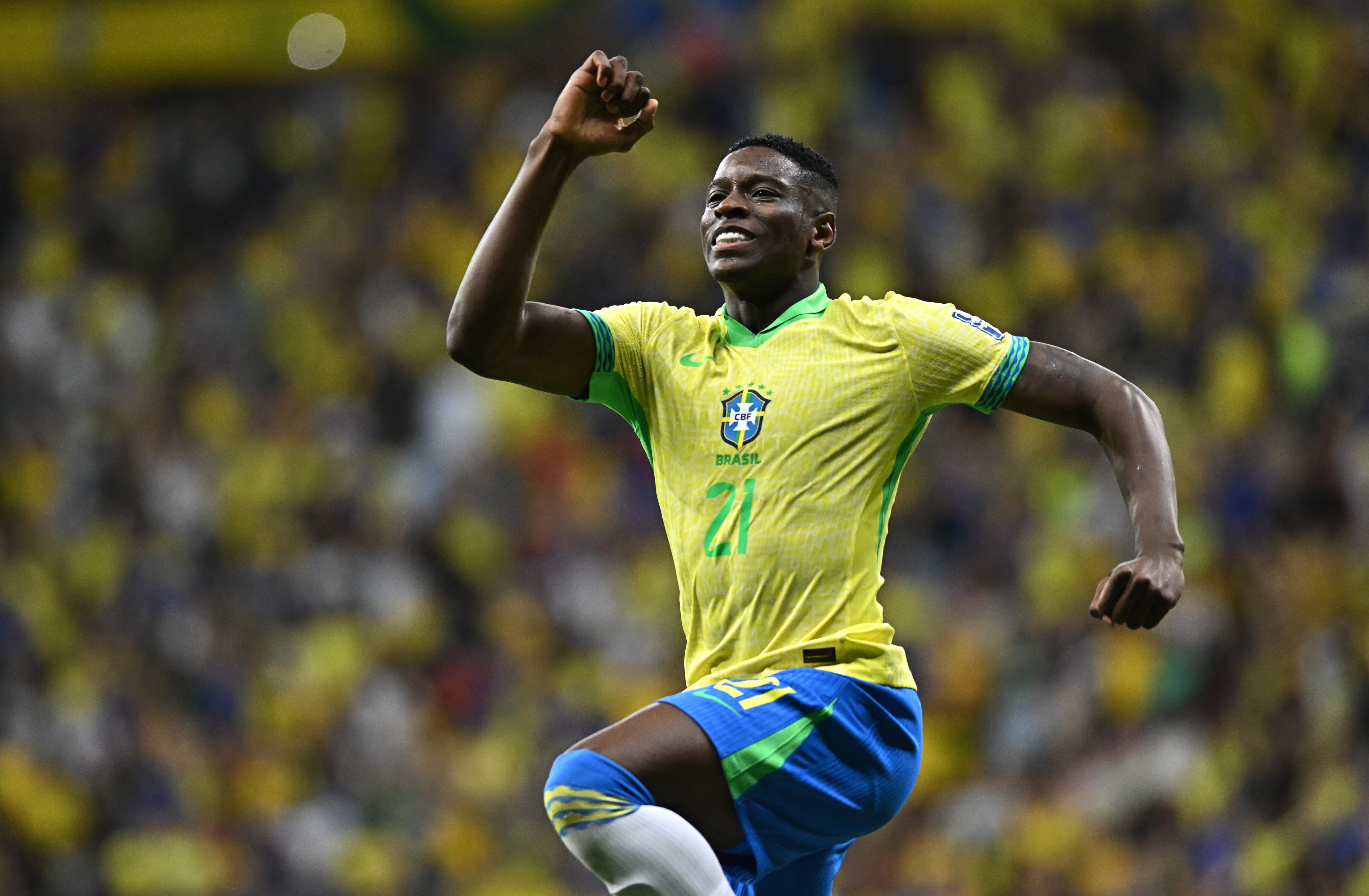 AMDEP8930. BRASILIA (BRASIL), 15/10/2024.- Luiz Henrique de Brasil celebra su gol este martes, en un partido de las eliminatorias sudamericanas el Mundial de 2026 entre Brasil y Venezuela en el estadio Mané Garrincha en Brasilia (Brasil). EFE/ Andre Borges