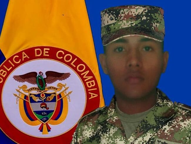 El soldado regular Luis Arturo Mejía Zumaque, de 23 años de edad, resultó afectado en una de sus piernas. Foto: Cortesía | Cuarta Brigada del Ejército Nacional