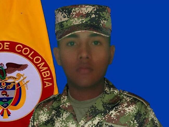 El soldado regular Luis Arturo Mejía Zumaque, de 23 años de edad, resultó afectado en una de sus piernas. Foto: Cortesía | Cuarta Brigada del Ejército Nacional