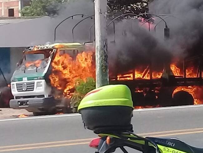 El ministro de Defensa, Guillermo Botero, rechazó el ataque a un camión de la Policía Nacional por parte de un grupo de presuntos ‘pimpineros’. Foto: Policía Nacional