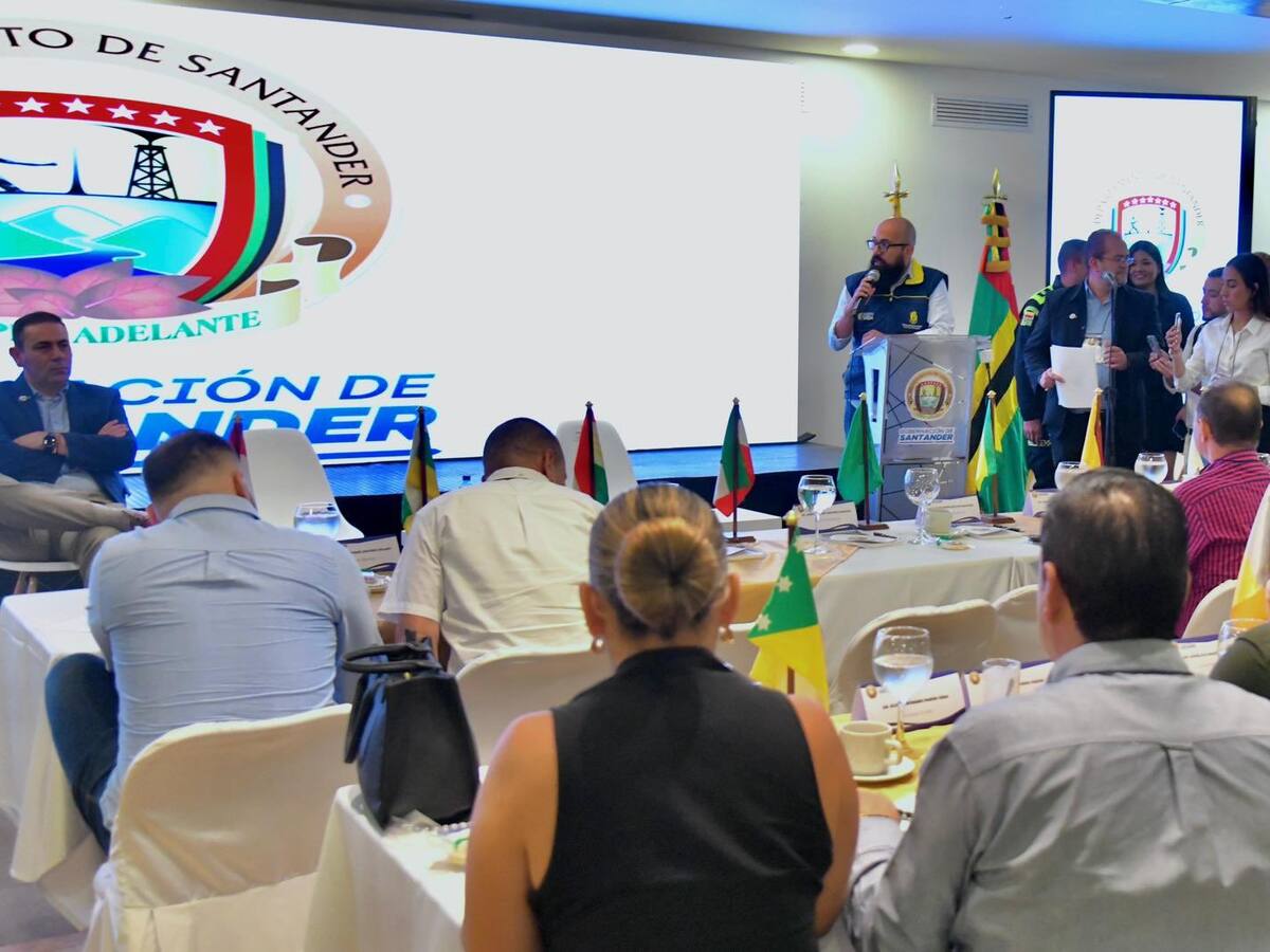 UNGRD anunció inversión de $10 mil millones para maquinaria amarilla en Santander