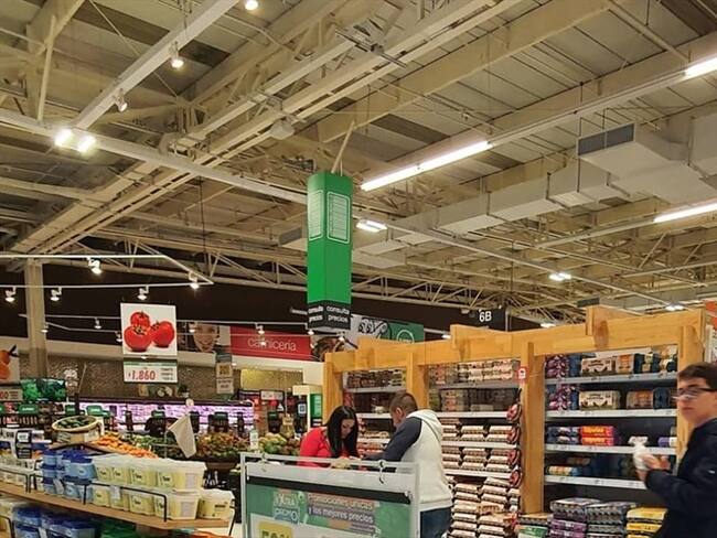 En los centros comerciales de Tunja se vienen tomando temperatura, procesos y estaciones de desinfección y equipos de aseo permanente.. Foto: Suministrada