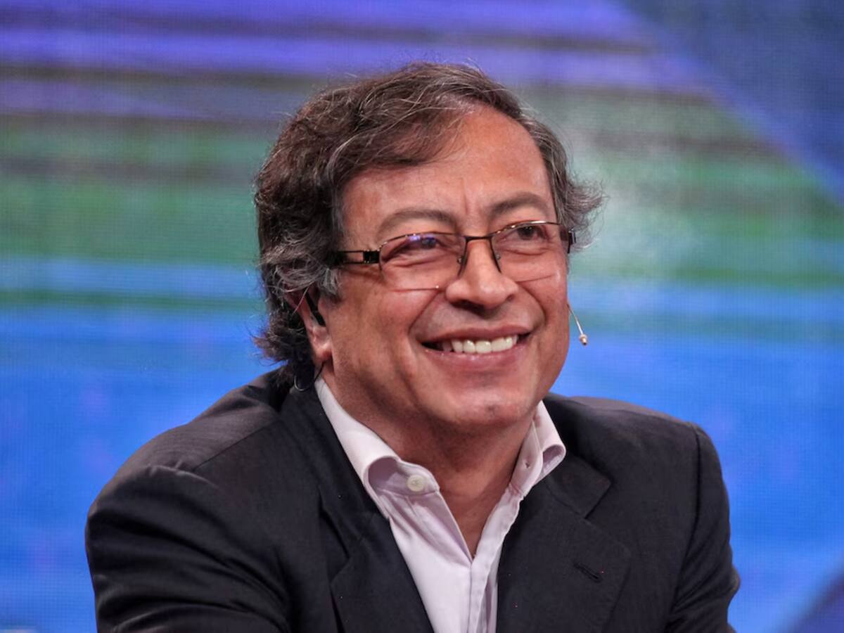 Al Oído | “Me gusta desnudarme”: Petro, con razón nunca encontró el traje presidencial