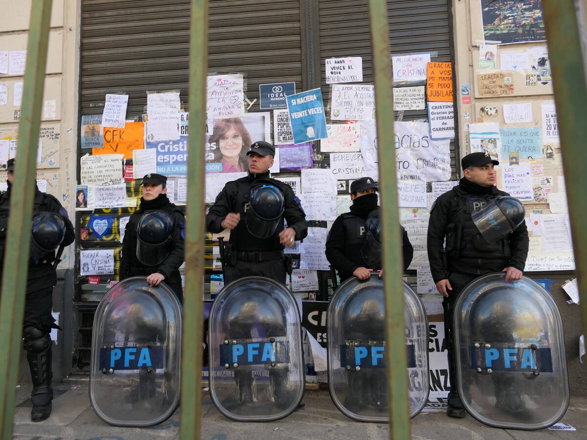 Cristina Fernández denunció provocación policial y solicitó a partidarios resguardarse