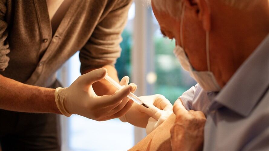 Personas que tuvieron Coronavirus necesitarían solo una dosis de la vacuna. Foto: Getty Images