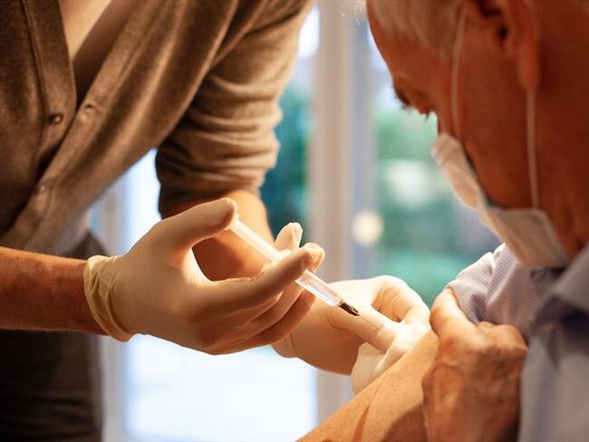 Personas que tuvieron Coronavirus necesitarían solo una dosis de la vacuna. Foto: Getty Images