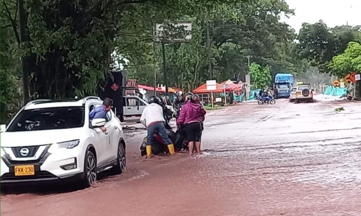 Desbordado el río Guatiquía en Villavicencio: la molestia del alcalde por cuestionamientos de la comunidad. Cortesía: Sigue La W