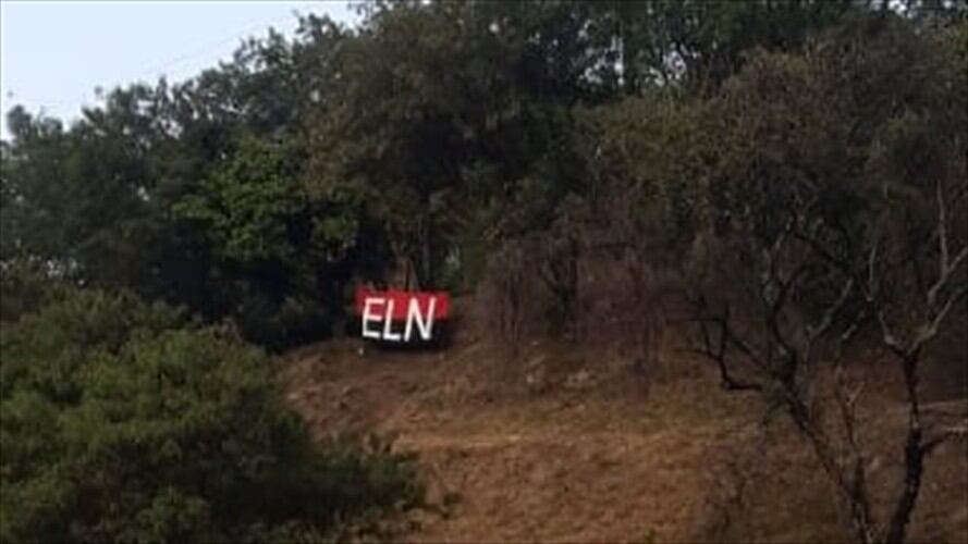 Bandera del ELN en Medellín . Foto: Cortesía