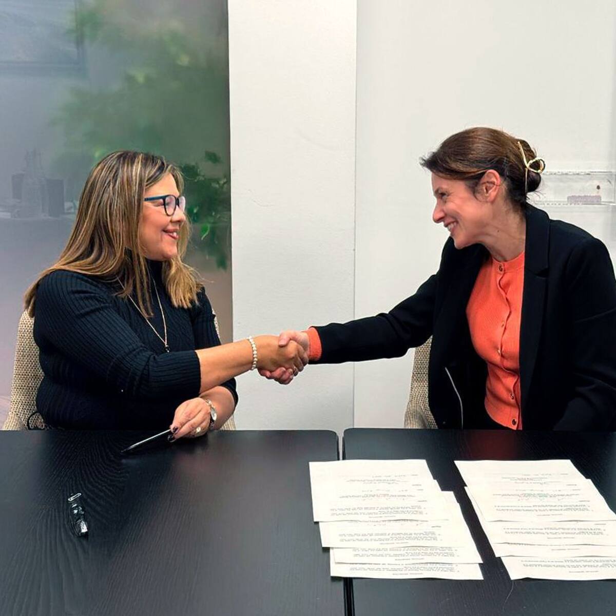 Colombia recupera fondos ilícitos del narcotráfico tras acuerdo con Guernsey, Reino Unido