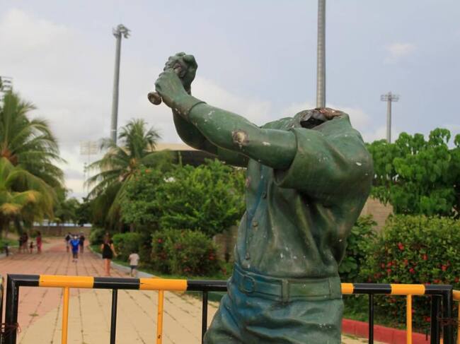 Estatua del beisbolista cartagenero Abel Leal en Cartagena