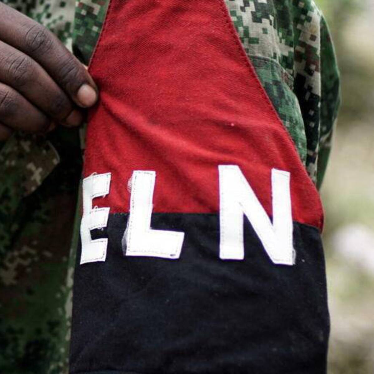 En firme decreto que amplía el cese al fuego entre el Gobierno y el ELN