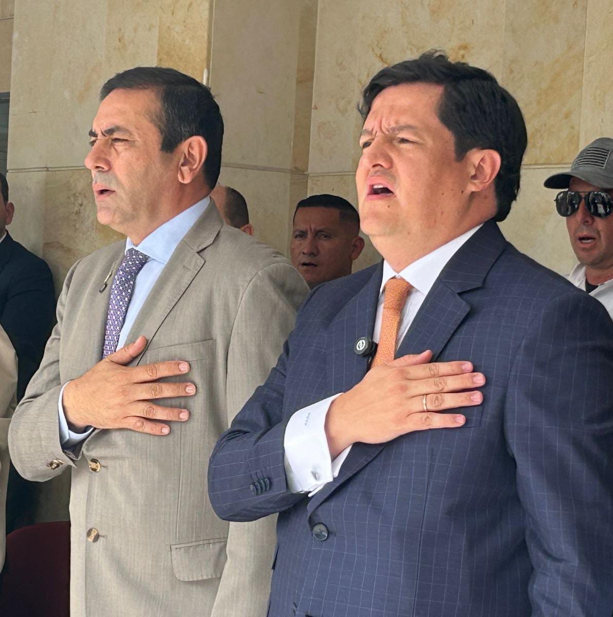 Javier Sarmiento tomó posesión como alcalde designado de Bucaramanga. Foto: W Radio. 