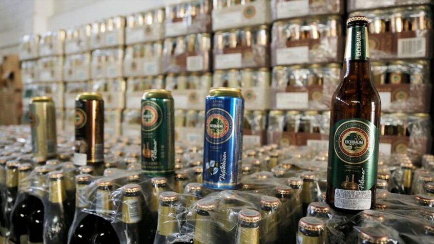 Fue incautado un cargamento de cerveza alemana de contrabando, que entró por Cartagena de Indias con destino a Bogotá. Foto: Gobernación del Atlántico