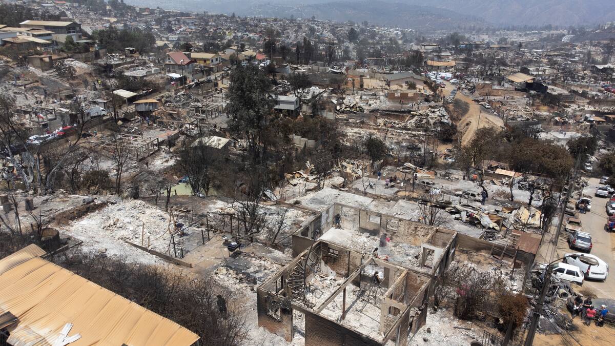 Incendios en Chile: alcalde de Valparaíso, Jorge Sharp, asegura que siguen en alerta roja