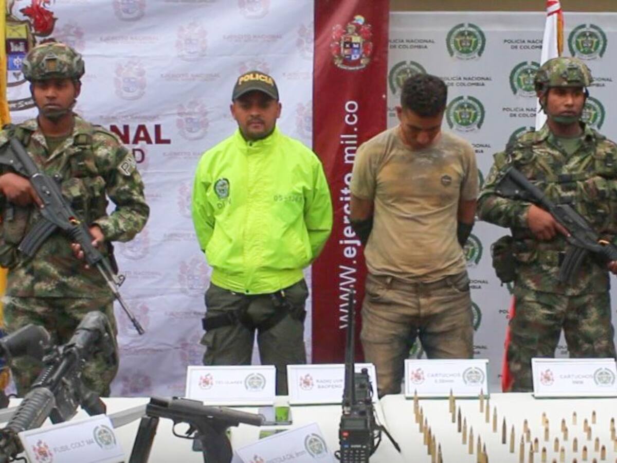 Capturan a presunto responsable de asesinar a soldado y de quemar buses en Antioquia