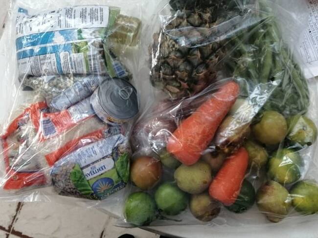 Lucía Bastidas advierte que los almuerzos entregados en los comedores comunitarios no son suficientes para persona durante 12 días. Foto: @luciabastidasu en Twitter