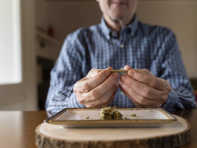 ¿Qué opina de regular el consumo de la marihuana en Colombia?. Foto: Getty Images/ Westend61
