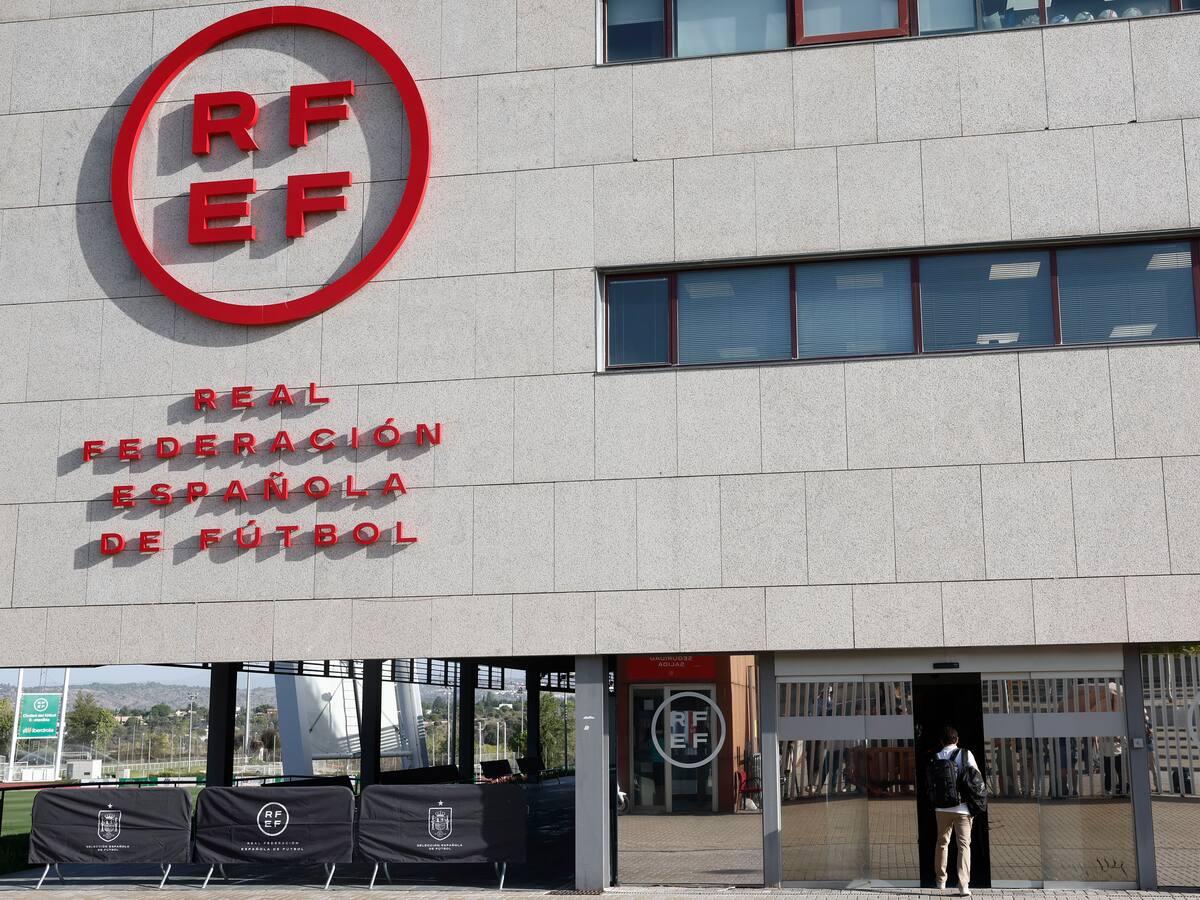 FIFA y UEFA preguntan a la Federación Española cuándo habrá nuevo presidente