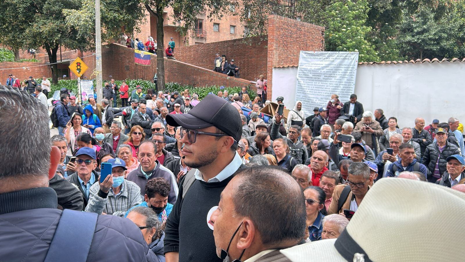 Desalojan a manifestantes a las afueras de la Presidencia en Bogotá. Foto: Suministrada