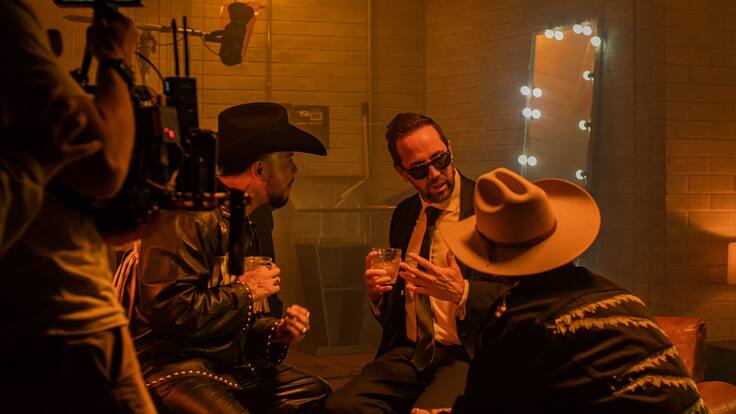 “Nos hemos reído mucho, es una parodia”: Lucas Arnau y Pasabordo por ‘La Interesada’