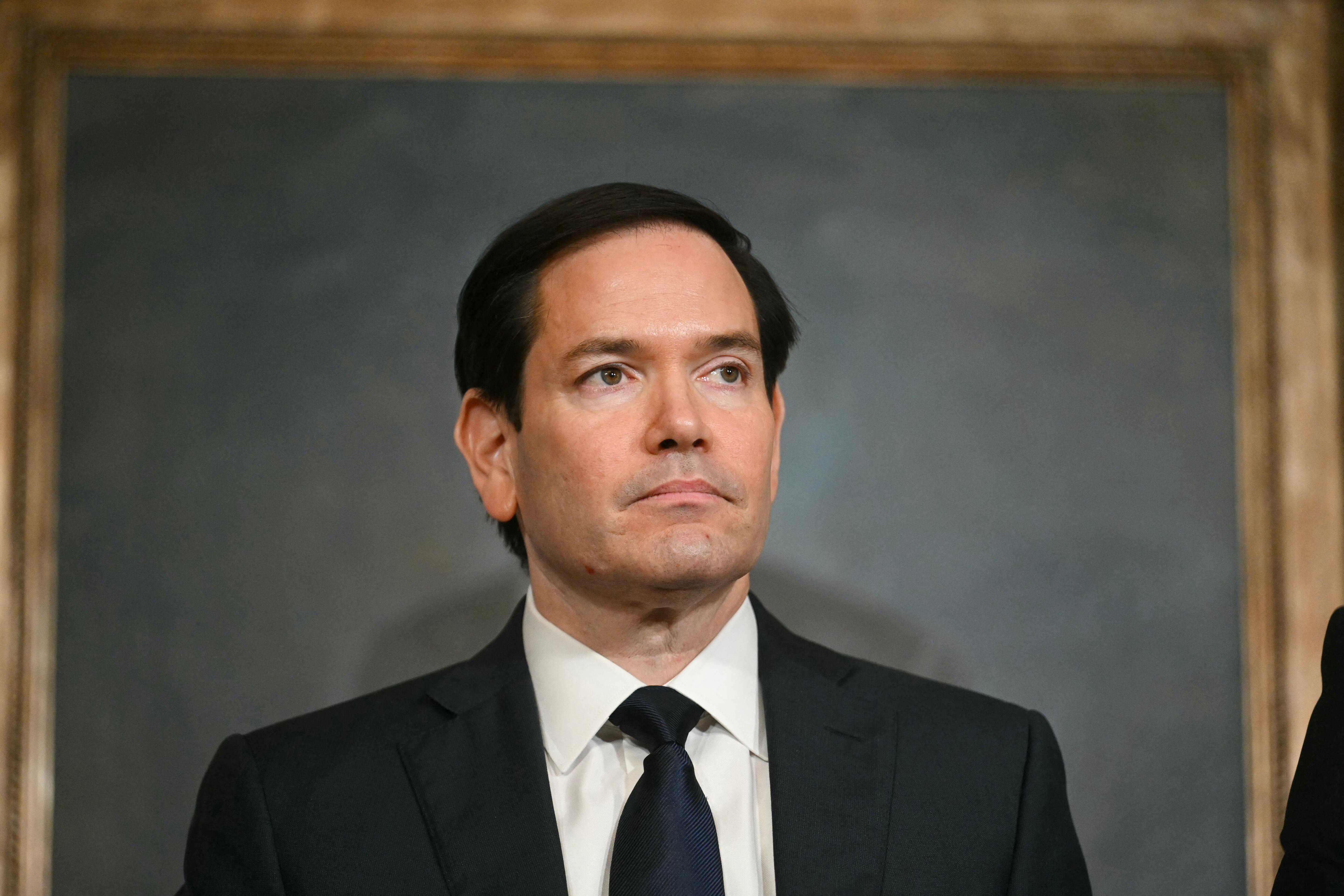 El Secretario de Estado de EE.UU., Marco Rubio en la Sala de Tratados del Departamento de Estado en Washington, DC, el 14 de agosto de 2025. (Foto de JIM WATSON/AFP vía Getty Images)