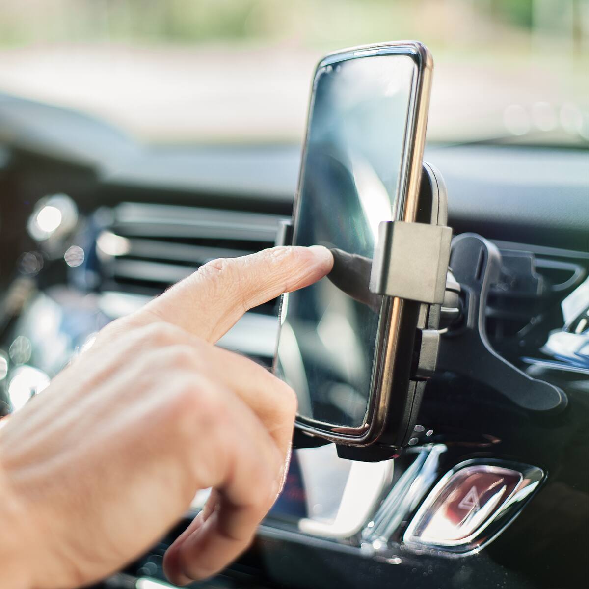 Multan a Beat, Didi y Cabify por facilitar incumplimiento de normas