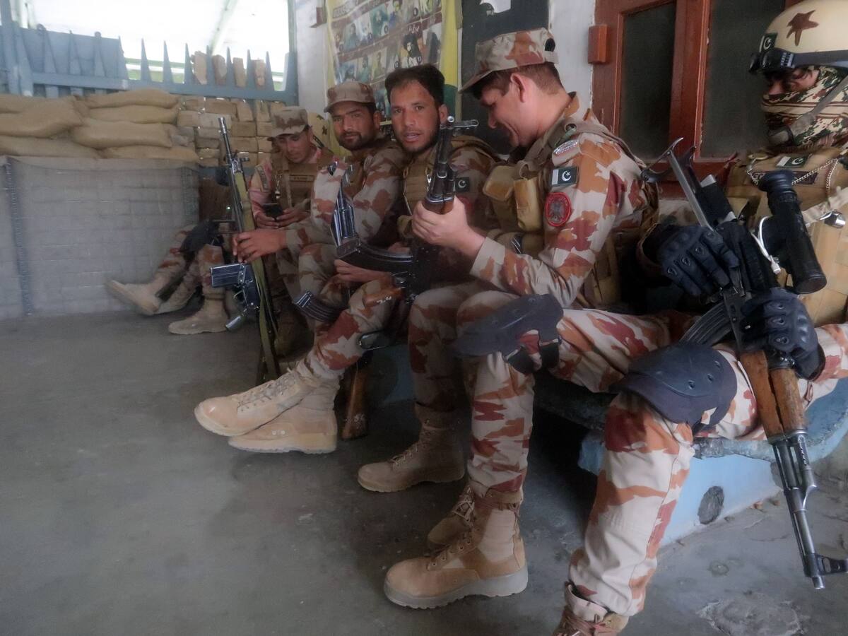 Ejército pakistaní finalizó operación de rescate de tren secuestrado: más de 400 liberados